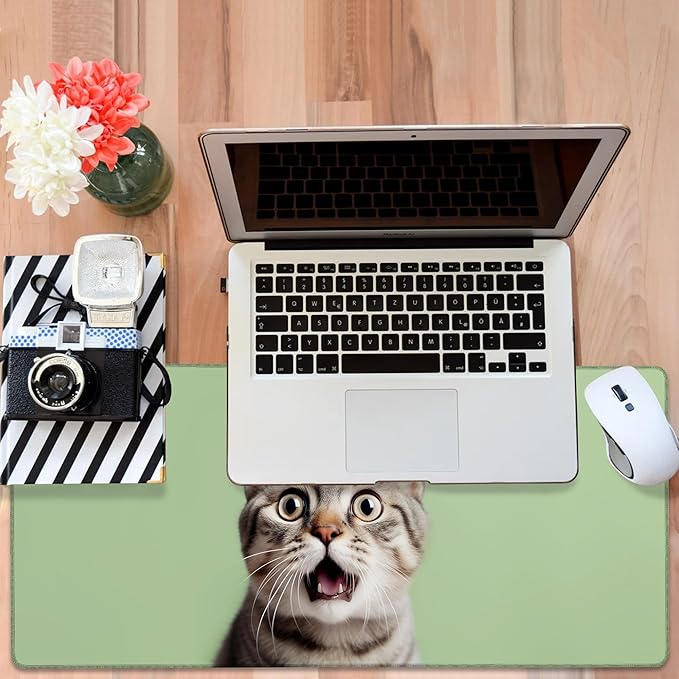 NITAHHHY Large Mouse Pad A Surprised Cat Gaming Desk Pad Computer Keyboard Non-Slip Waterproof Mouse Mat with Rubber Base and Stitched Edges Entertainment Office Writing Desk Mat 35.4 x 15.7 Inches