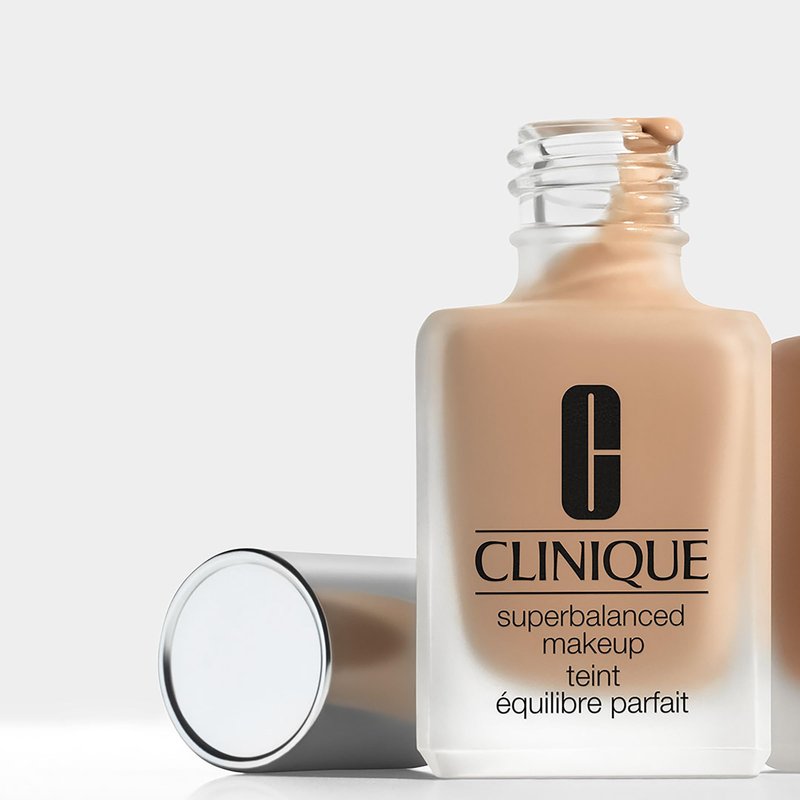 Clinique Superbalanced Oil Free Liquid Foundation Makeup For Dry to Oily Skin Types | Hydrating + Moisturizing | Moderate Coverage + Natural Finish, Sand, 1 Fl Oz
