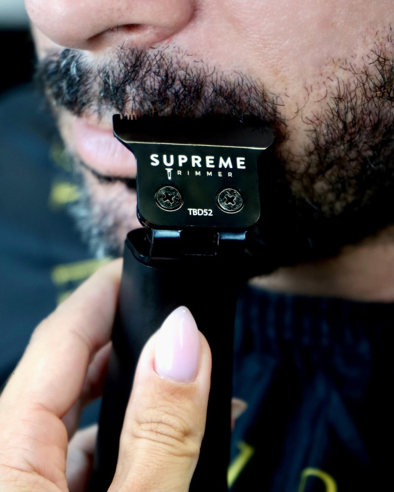 Supreme Trimmer Pro Clipper All Metal w/Fade Blade | 300 Min Run Time Professional Clipper Set, Cordless Beard Trimmer | STC5030 Red