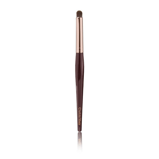 Charlotte Tilbury Eye Smudger Makeup Brush - Rose Gold & Night Crimson Eyeliner Smudge Brush with a Luxurious Wooden Handle - Allows for Precise Application Along Lash Line