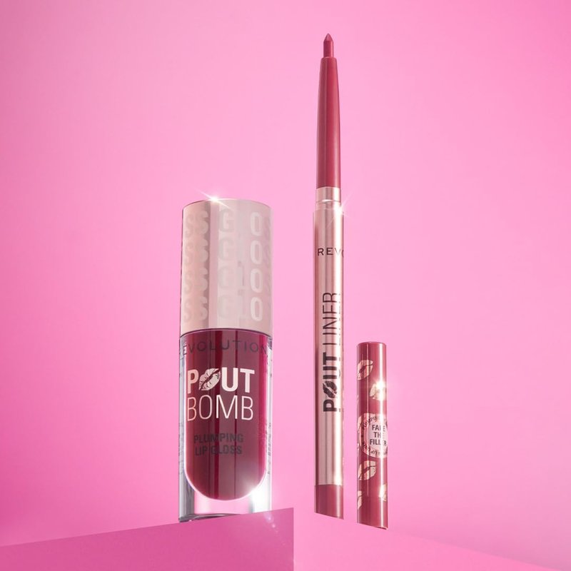 Revolution Beauty London, Pout Bomb Plumping Lip Liner, Long-Lasting Lip Shaper with Hyaluronic Acid & Vitamin E, Vegan & Cruelty-Free, Warm Peach Orange
