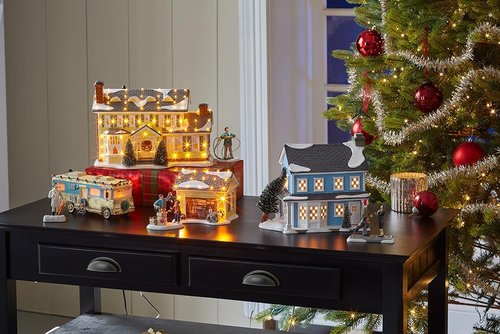 Department 56 Chester House Lit Building - National Lampoon's Christmas Vacation | 7.64 Inch, Multicolor