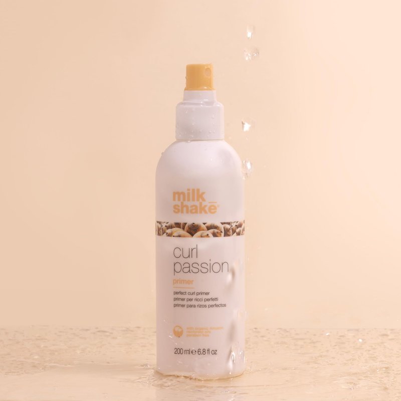 milk_shake Curl Passion Primer | Pre-Styling Curl Primer for All Curl Types | Adds Moisture & Enhances Definition | With Babassu Oil, Praxcai Oil & Milk Proteins, 6.8 fl oz / 200 mL