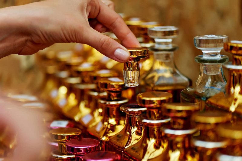 Pure Radiance Perfume Oil 12 mL – Fruity Floral with Black Currant Jasmine and Vanilla. Alcohol Free Long Lasting Oil, Compliment Magnet