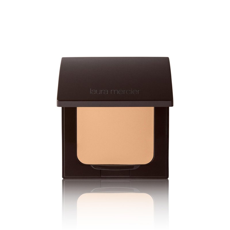 Laura Mercier Translucent Pressed Setting Powder, 12HR Shine Control, Sweat and Humidity Resistant, Cake-Free, Matte Finish, Includes Applicator, Medium Deep