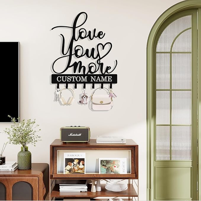 Syneiro Personalized Key Holder Wall Mount, Custom Metal Key Rack Key Holder with Name, Deer Cabin Wall Keys Hanger with Hooks for Entryway, Front Door, Hallway, Kitchen, Living Room