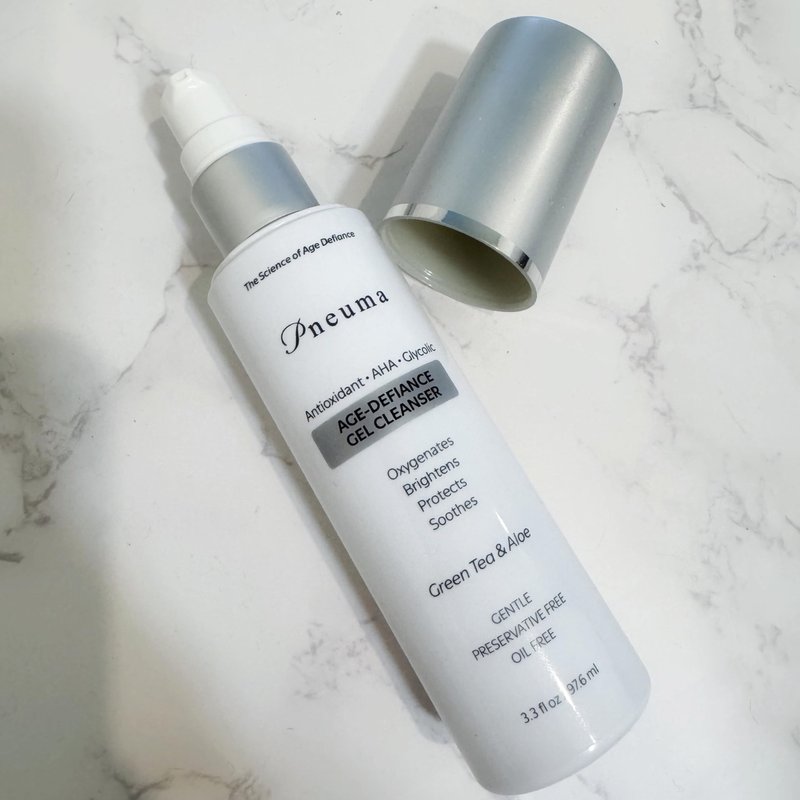 Pneuma Age-Defiance Gel Cleanser with Antioxidant | AHA | Glycolic | Oxygenate, Exfoliate, Protect and Soothes Skin | Gentle Face Cleanser Gel | Green Tea and Aloe