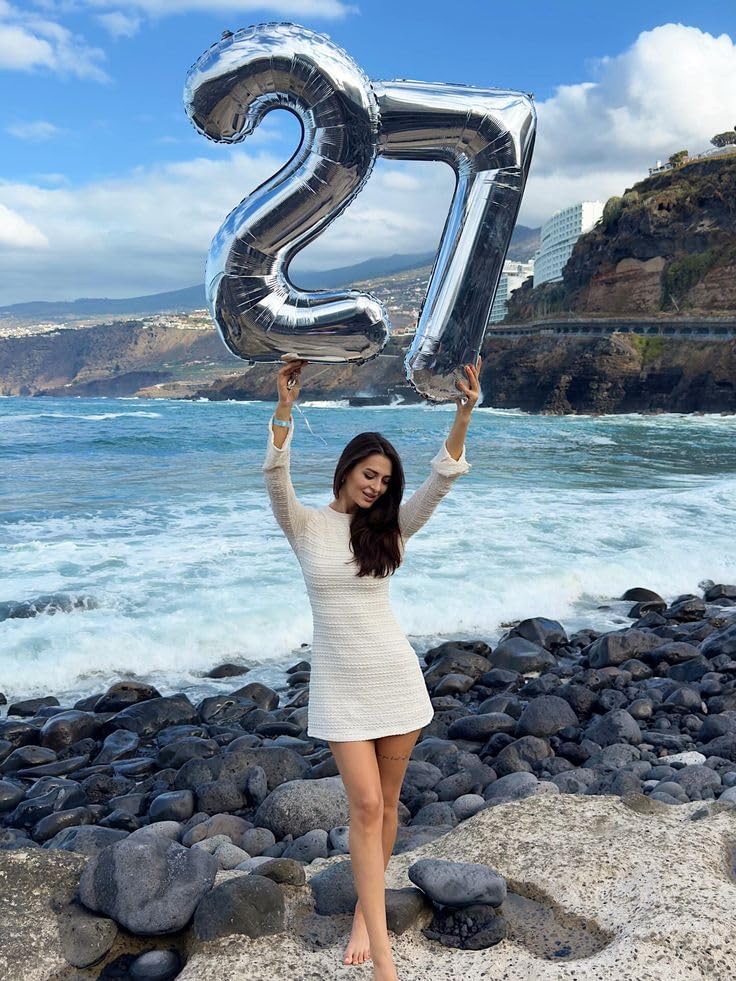Skiennix 40-Inch Silver Number 17 Balloon - Perfect Decoration for 17th Birthday & Anniversaries