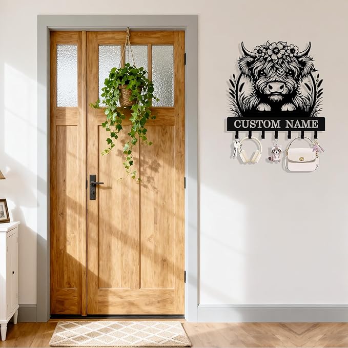 Syneiro Personalized Highland Cow Key Holder Wall Mount, Custom Metal Key Rack Key Holder with Name, Deer Cabin Wall Keys Hanger with Hooks for Entryway, Front Door, Hallway, Kitchen, Living Room