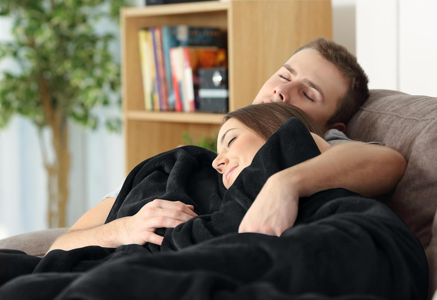 Utopia Bedding Fleece Blanket - Luxury Soft Microfiber Twin Size | Anti-Static Black 300GSM (60x80 Inch)