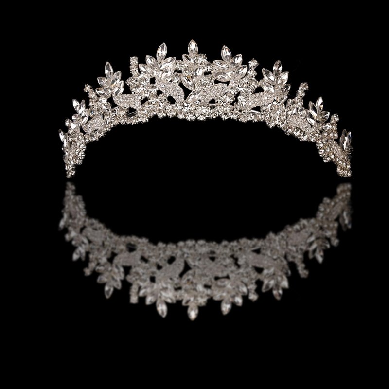 LIMELIA Women's Tiara for Henna Wedding Party|Glitter Hair Accessories for Bridal Birthday Pageant Prom Halloween Costume Christmas Party, Princess Crown|Crystal Stone-Silver