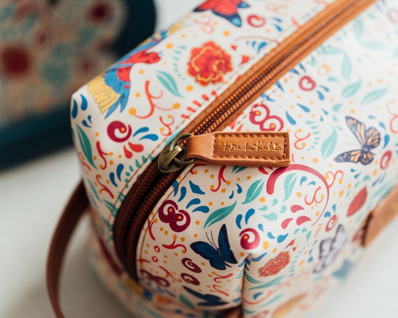 Grupo Erik Frida Kahlo Cosmetic Case | Flower Hanging Toiletry Bag, Waterproof PU Case, Travel Makeup Bag, Travel Toiletry Bag, Frida Kahlo Bag