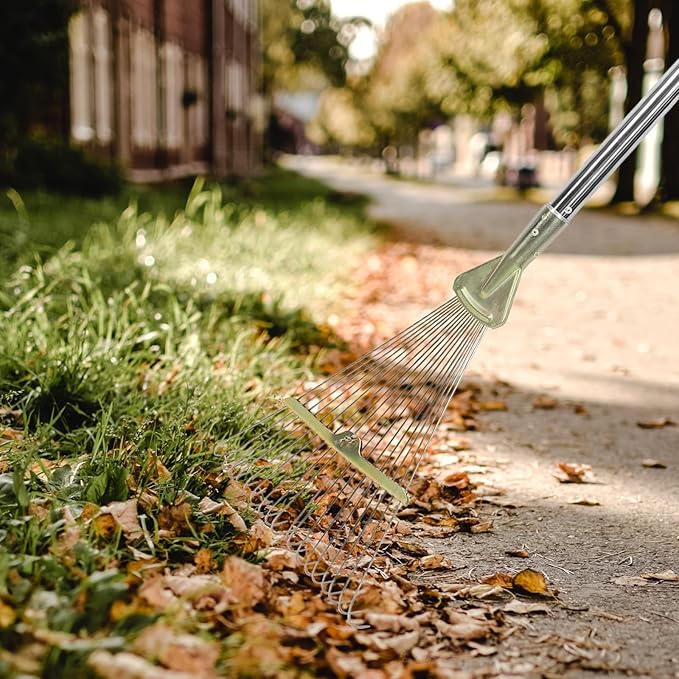 Homoyoyo 18-Tooth Retractable Garden Rake with Stainless Steel Handle, Adjustable Lawn Tool for Leaf Removal and Yard Cleaning, Compact Metal Rake Suitable for Gardening and Lawn Care