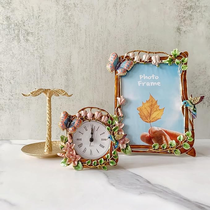 Pewery Decorative Mini Table Clock, Vintage Metal Silent Analog Quartz Battery Operated Table Top Clock for Living Room Decor Shelf