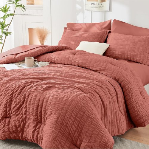 HYMOKEGE King Size Comforter Set - Luxury 7-Piece Seersucker Bedding Set for All Seasons | Includes Comforter, Sheets, Pillowcases & Shams