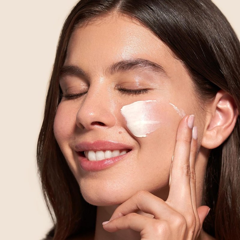 Sheer Protection SPF 50+ | Broad-Spectrum Face Sunscreen with Zinc Oxide, Niacinamide & Hyaluronic Acid - Oil-Free Hydration & Anti-Aging (60ml)