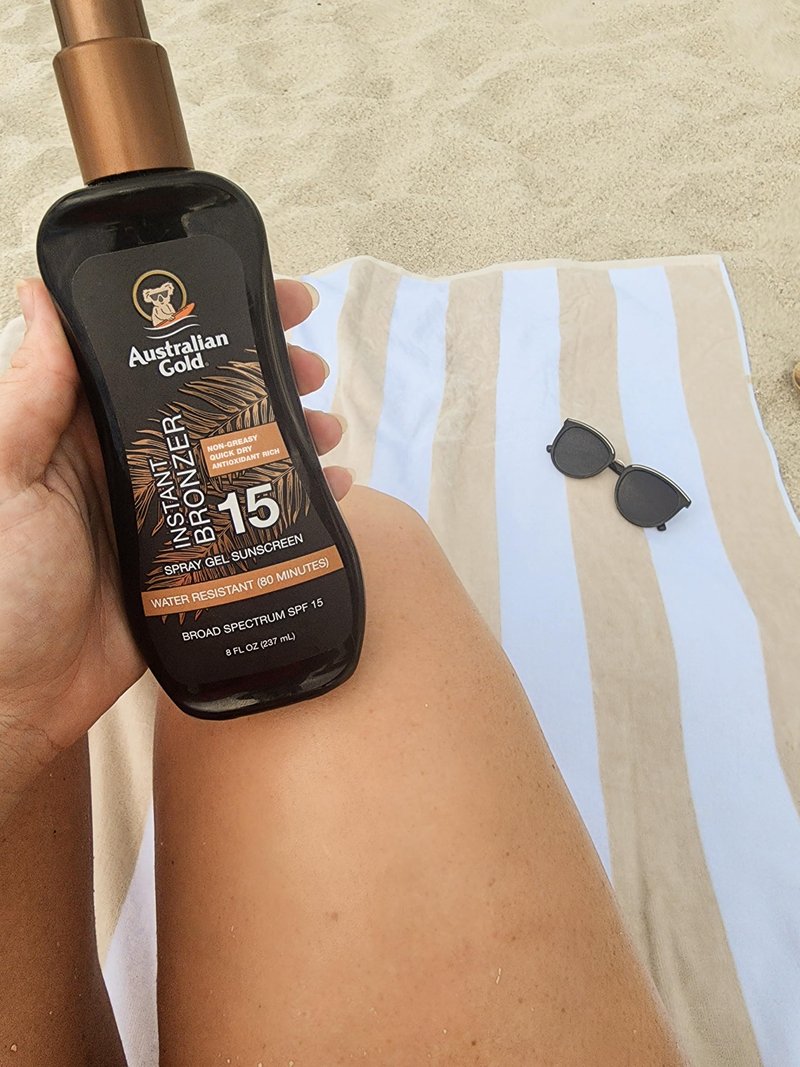 Australian Gold Spray Gel Sunscreen with Instant Bronzer SPF 15, 8 Ounce | Moisturize & Hydrate Skin | Broad Spectrum | Water Resistant | Non-Greasy SPF 15 8 Fl Oz (Pack of 1)