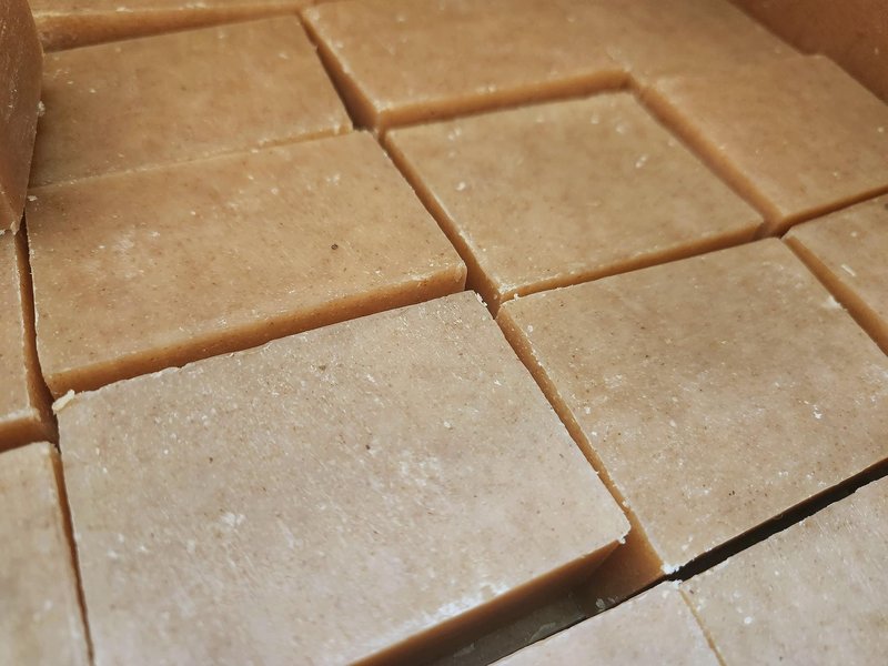 fat & ash Beef Tallow Soap Bar (4 Pack) - VERY SIMPLE INGREDIENTS - Organic and Moisturizing - Handmade in USA - Family Recipe - Long-Lasting, All-Natural, For Dry Skin