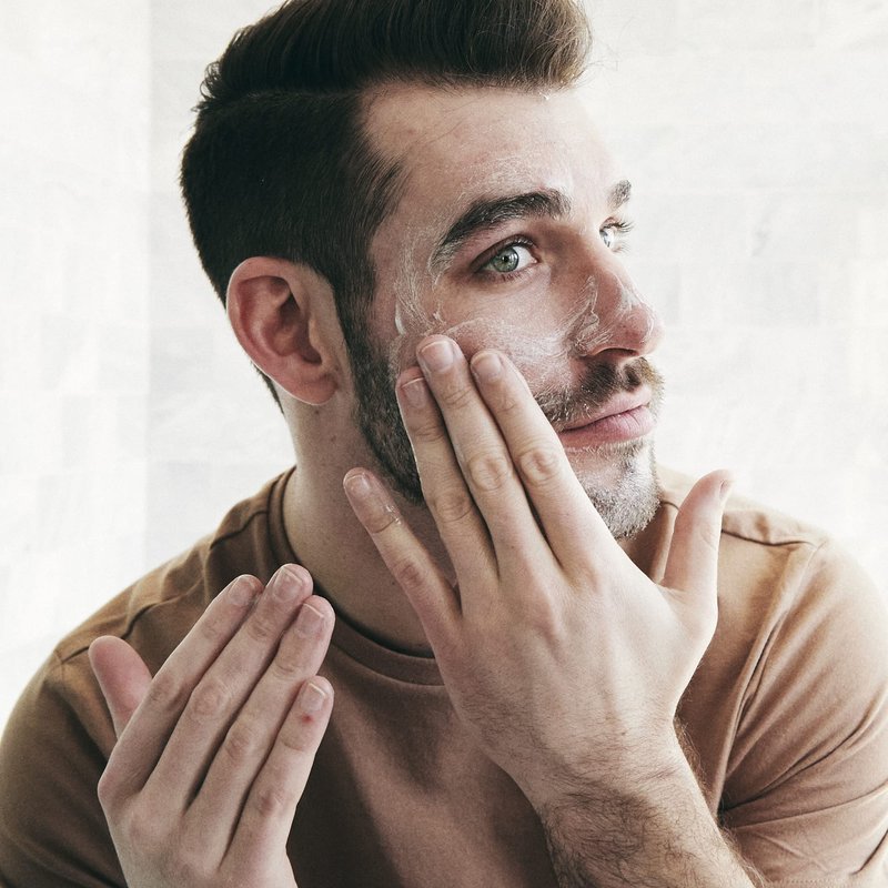 Brickell Men's Daily Essential Face Moisturizer for Men, Fast-Absorbing Face Lotion with Niacinamide, Green Tea, and Hyaluronic Acid, 4 Ounce, Unscented