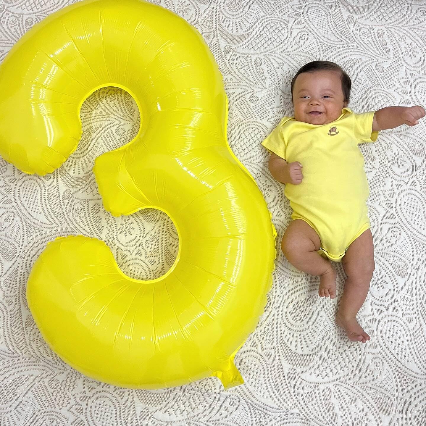 Yellow Number 1 Balloon - 40 Inch Shiny Birthday Decoration for Baby Boy or Girl