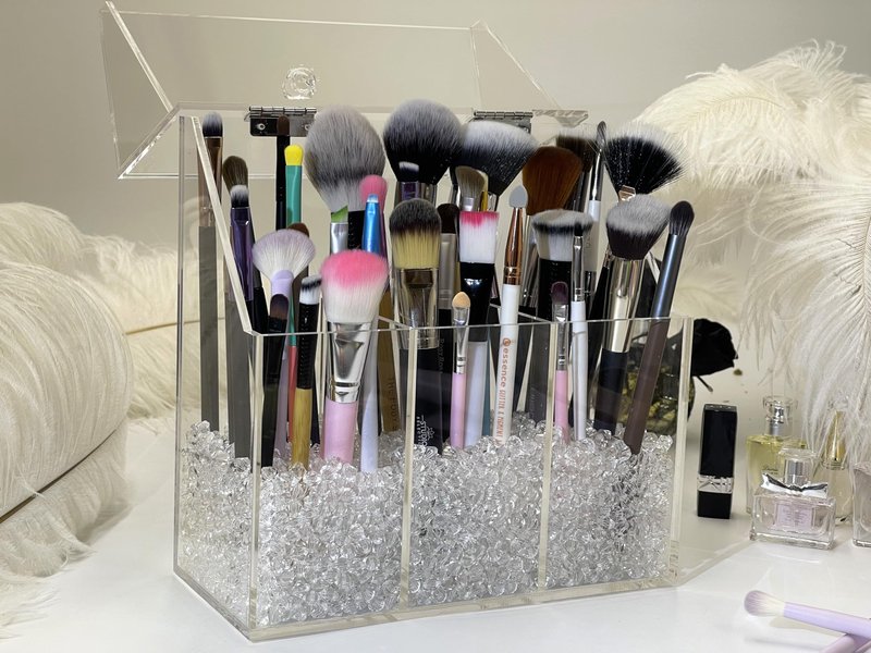 VASERDDY Acrylic Makeup Organizer,Cosmetic Brush Storage Box With 3 Brush Holders Holder Dust Cover, Large-capacity Split Design Can Quickly Organize the Desktop with3 bags of transparent pearls
