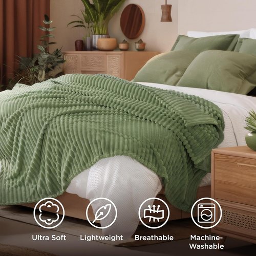 Bedsure GentleSoft Fleece King Blanket - Cozy 108x90 Inches in Reseda Green for Ultimate Comfort