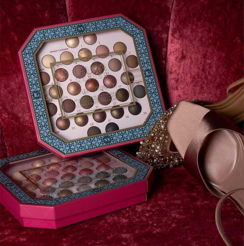 Laura Geller Ultimate Essentials Palette - 31 Baked Eyeshadows + 4PC Eye Brush Set for Flawless Makeup
