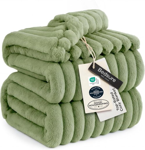 Bedsure GentleSoft Fleece King Blanket - Cozy 108x90 Inches in Reseda Green for Ultimate Comfort