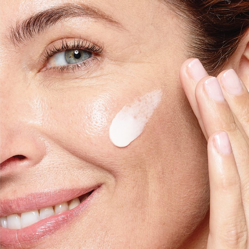 L'Oreal Paris Skincare Hydra-Renewal Face Moisturizer with Pro-Vitamin B5 for Dry Sensitive Skin, All-Day Hydration, 1.7 Oz